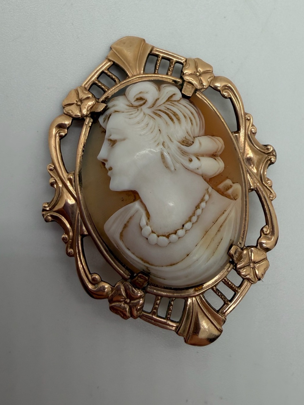 Vintage gold filled shell cameo brooch
